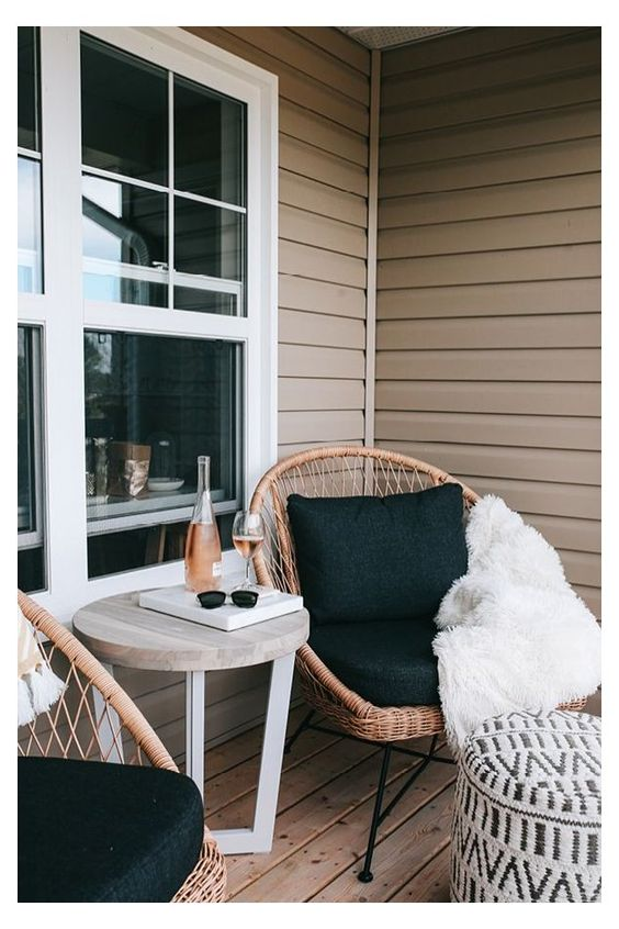 incorporate a pair of lounge front porch decorating ideas
