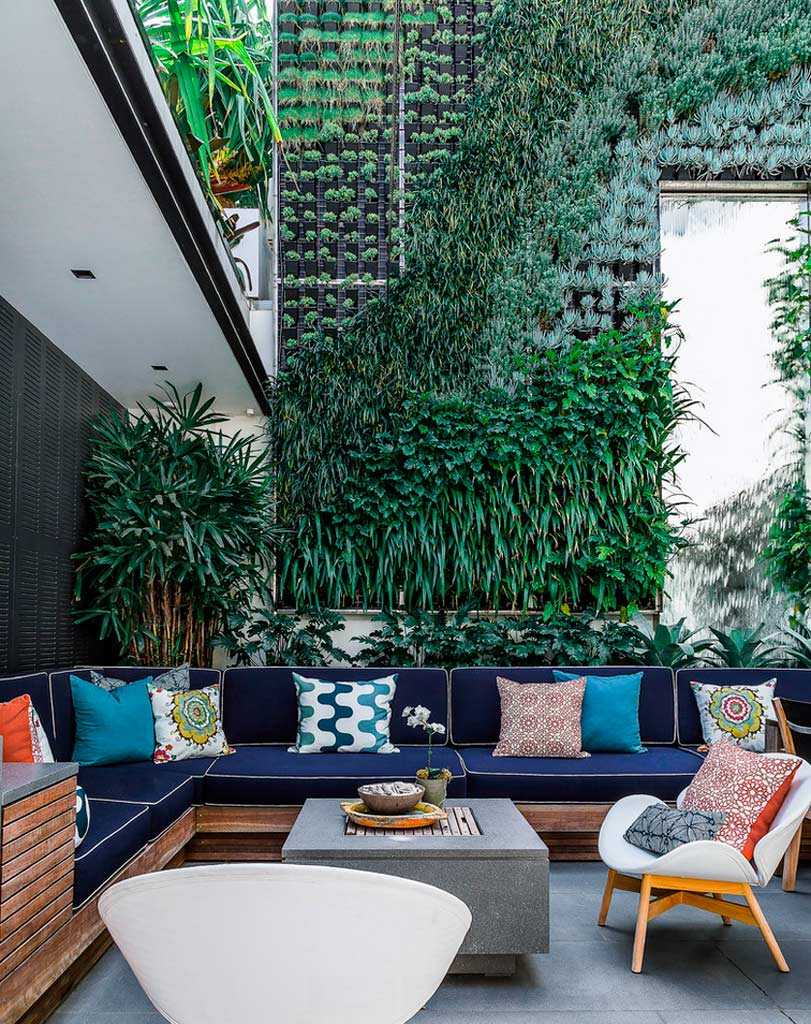 patio design ideas - vertical plantation