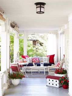 spotlight motif front porch decorating ideas