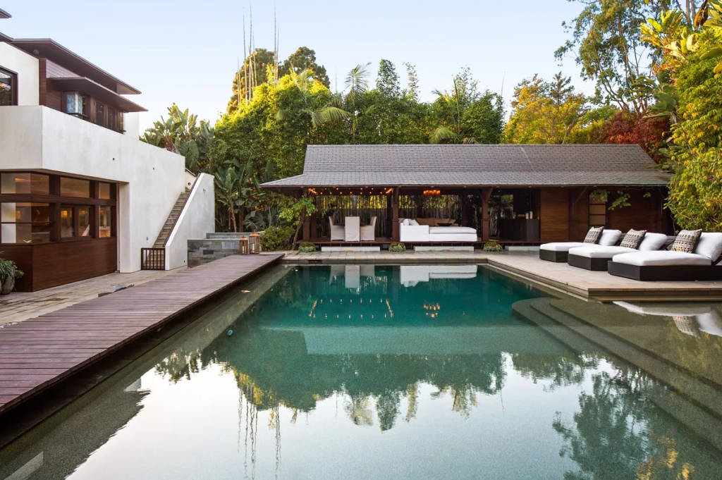 Step Inside Serena Williams' Striking Florida Home
