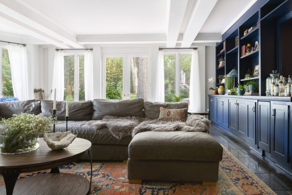 Tour Model Taylor Hill's Rustic Nashville Retreat