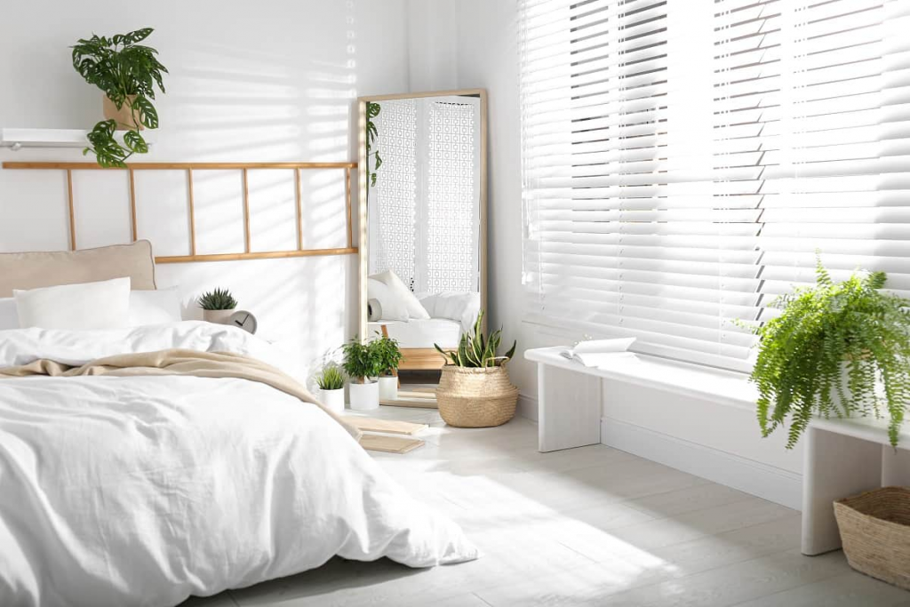 decorating mistakes - not using mirror right