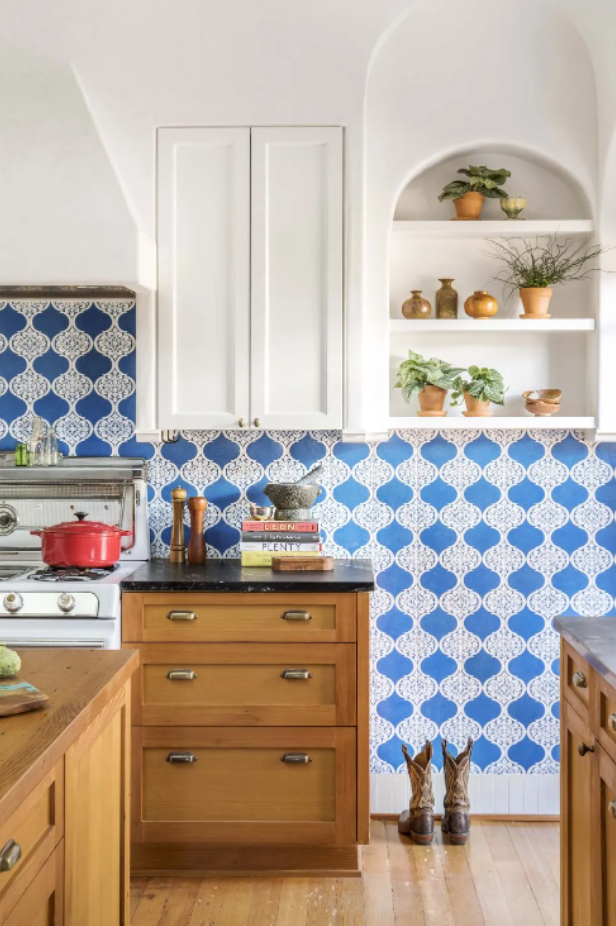 bright walls - kitchen backsplash