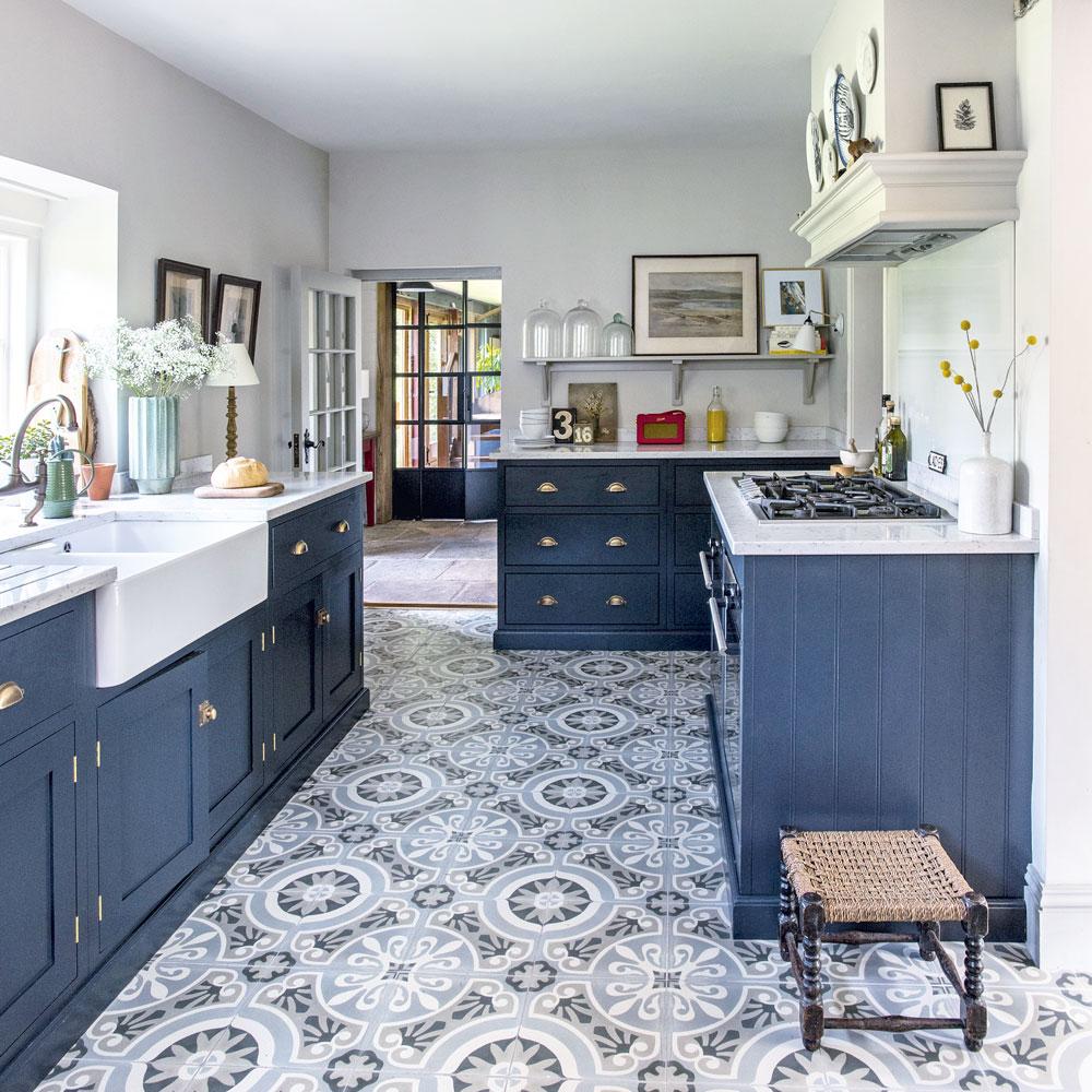 mix everything up - kitchen wall decor ideas