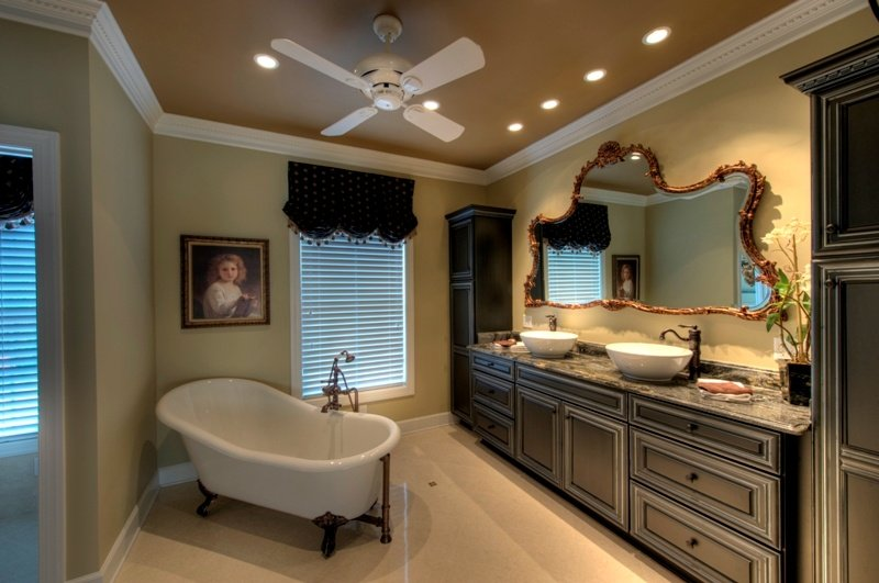 traditional interior design for bathroom