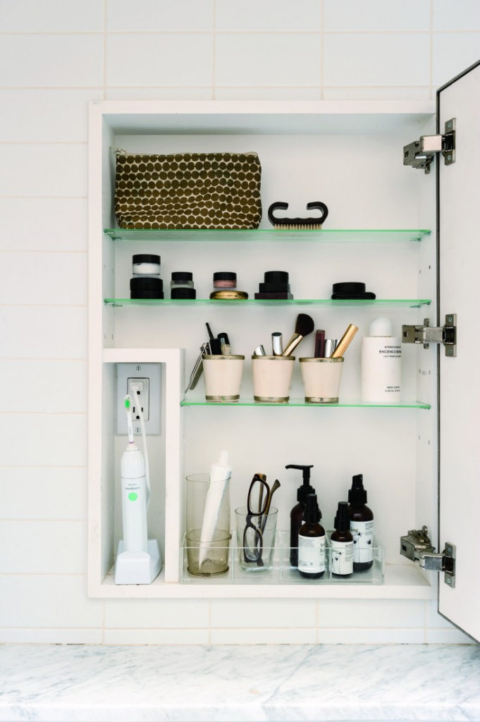 how to declutter your bathroom