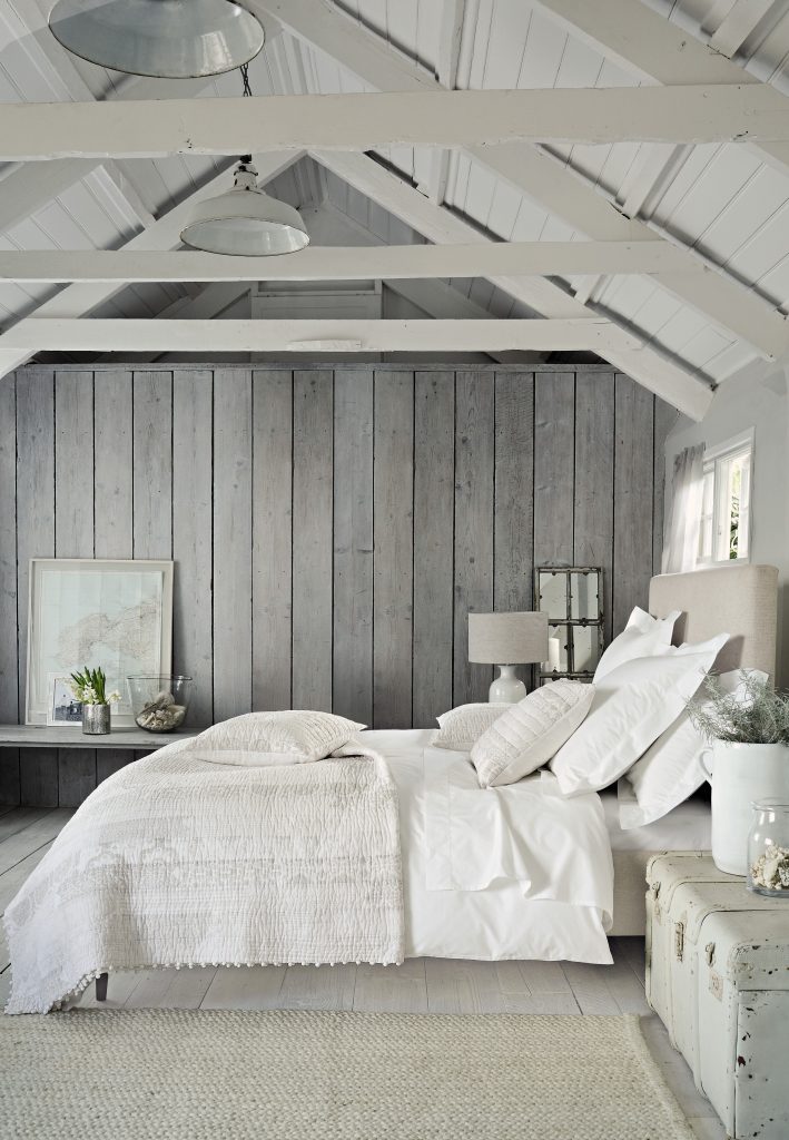 wall paneling ideas - rustic wood slices