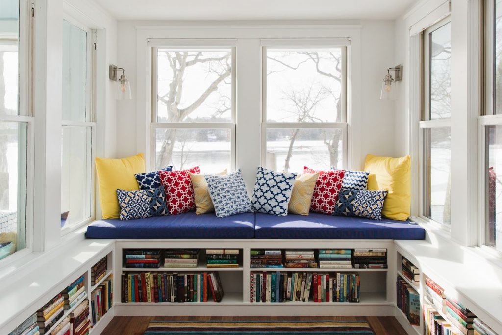 sunroom decorating ideas - built in seating