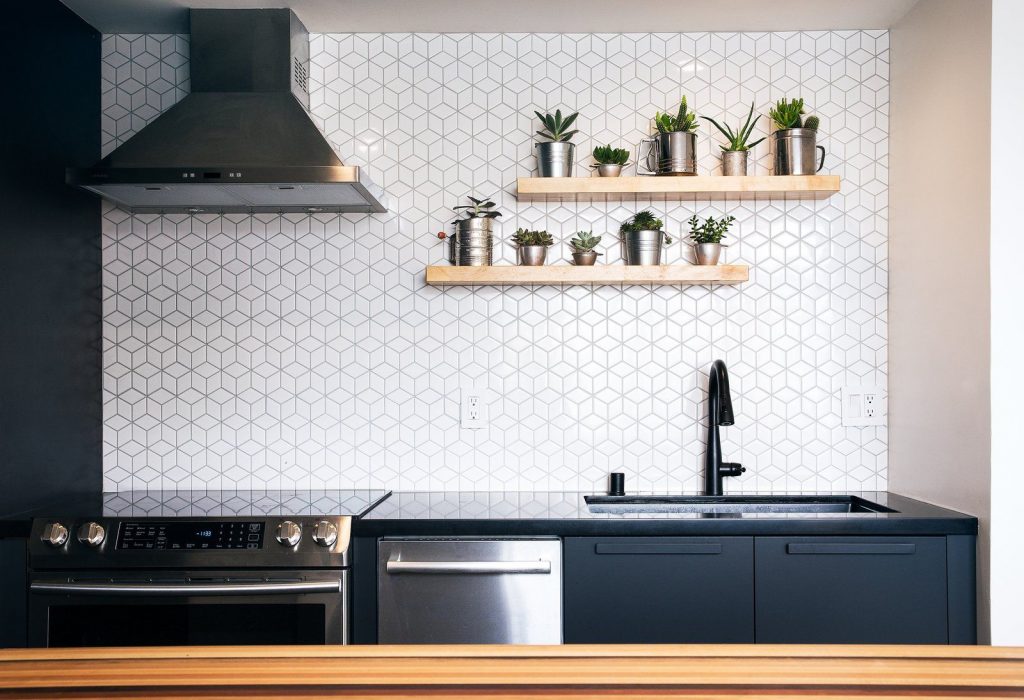 small kitchen design - Extend tiles from countertop to ceiling