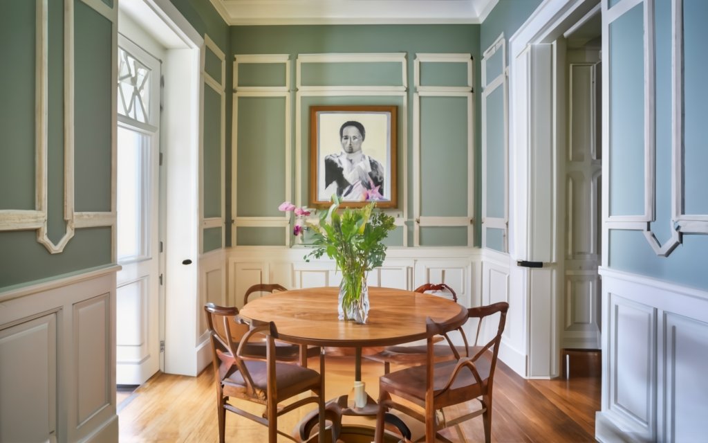 A Step-By-Step Guide to Wainscoting For Interior Designers