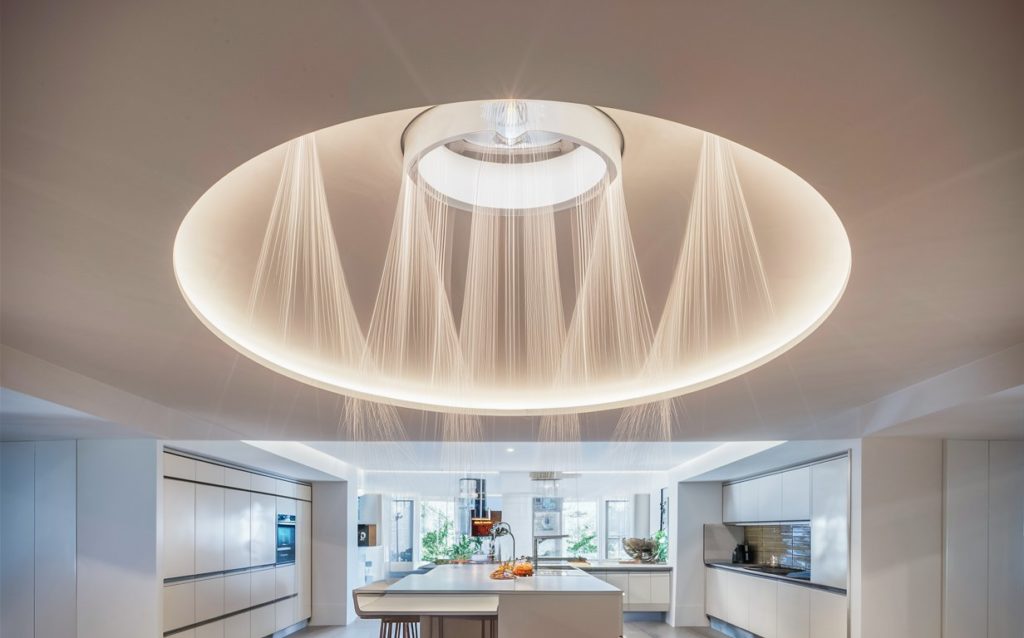 Room with reflector recessed lighting